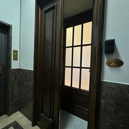 Casa - Elegant In The Hurt Of The Centre 都灵