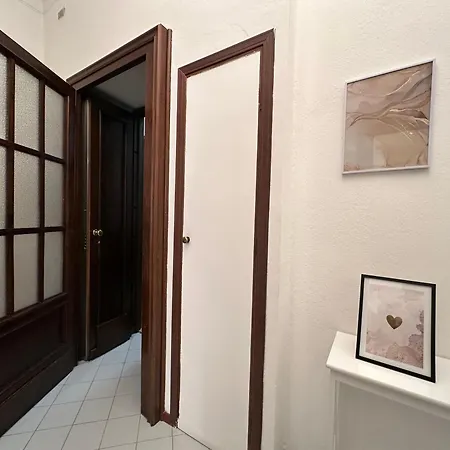 Casa - Elegant In The Hurt Of The Centre 都灵